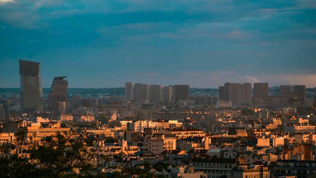 À gauche, les tours Duo depuis le parc des Beaumonts