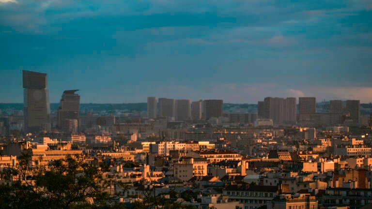 Vue sur Paris depuis le parc des Beaumonts à Montreuil